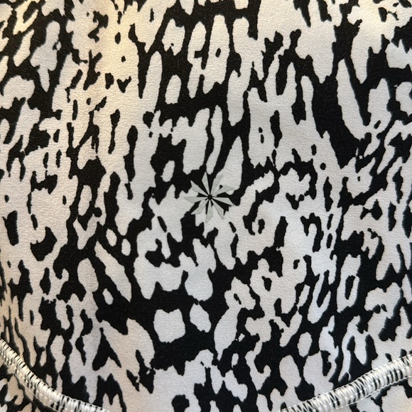 Athleta Salutation Stash Pocket II 7” Short - Picture 5 of 7